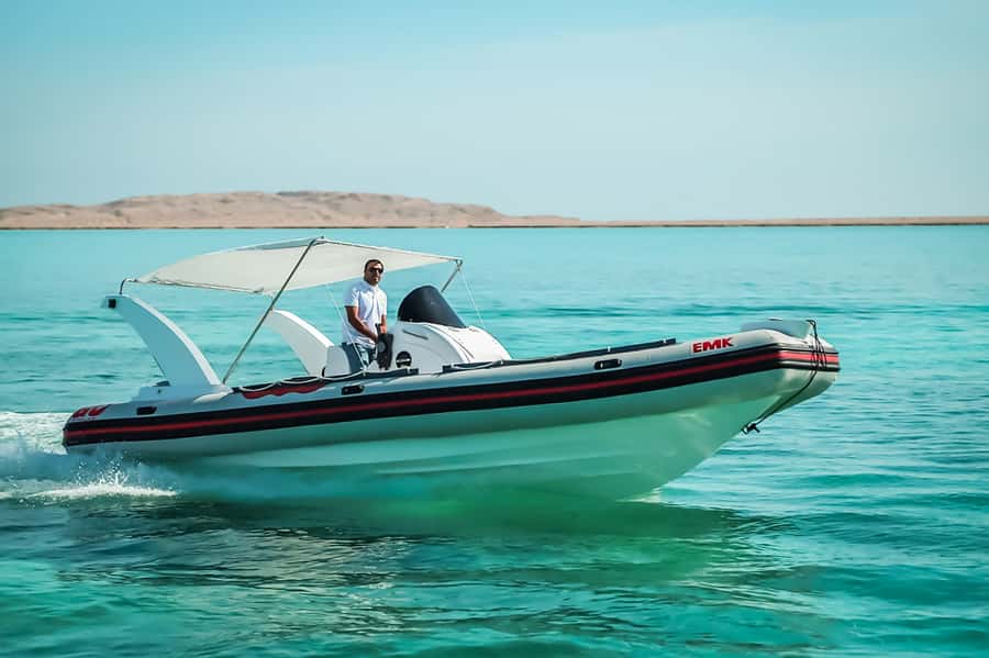 Hurghada: Orange Bay & Magawish Island Speedboat with Lunch - What the crew does well, and where you should stay alert