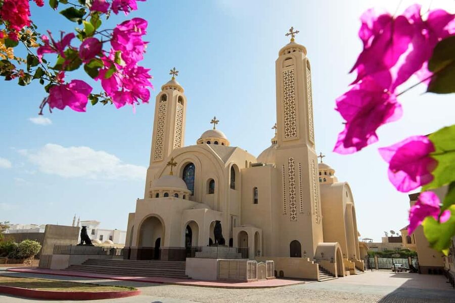 Hurghada: Private or Shared City Tour with Guide & Shopping - The fishing village and markets where locals shop