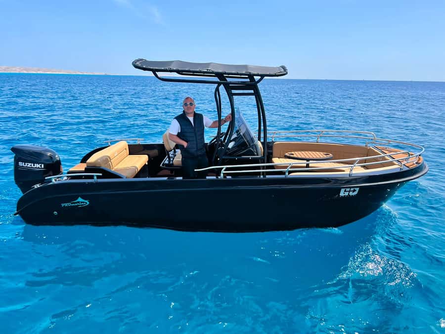 Hurghada: Private Speedboat Adventure with Snacks & Pick-up - A private Hurghada boat instead of a set group cruise