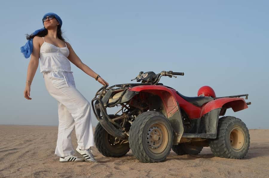 Hurghada: Quad and Buggy Safari with Dinner and Show - Oriental dancing, fire acts, and belly dancing