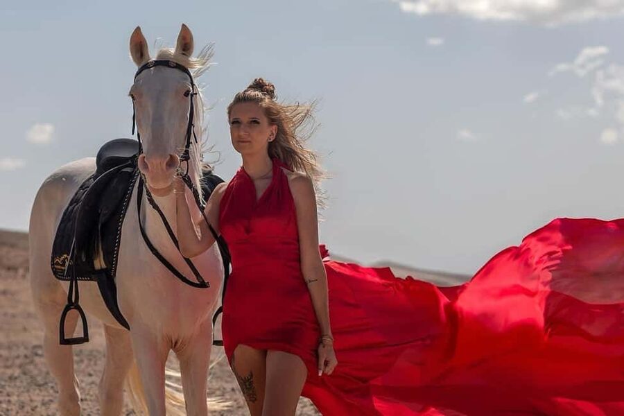 Hurghada: Red Sea & Desert Horse Riding Tour with Swimming - From sand to the Red Sea beach