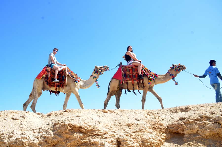 Hurghada: Sea & Desert Camel Ride w/Dinner, Show, Stargazing - The two-hour ride, step by step