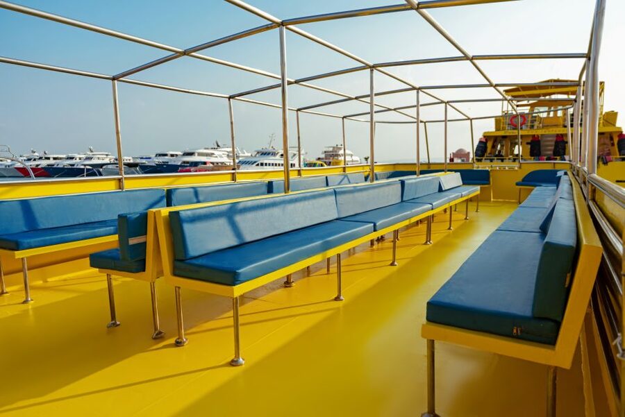 Hurghada: Semi-Submarine Boat Tour w/ Snorkeling & Transfer - Why the guides matter on this short trip