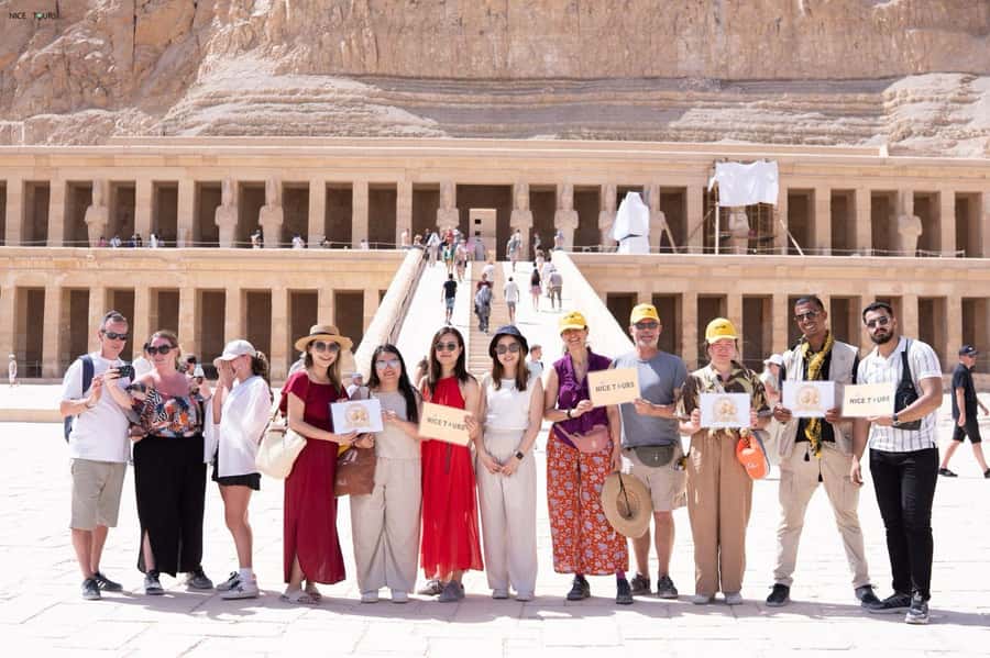 Hurghada: Small-Group Luxor Highlights & Tut Tomb Day Tour - The minibus ride from Hurghada to Luxor