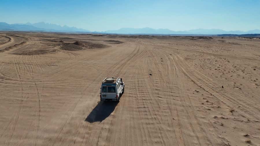 Hurghada: Star Stargazing Desert Adventure by Jeep & Dinner - Tea, dates, and a look at the oasis farm