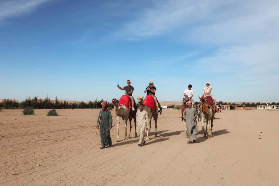 Hurghada: Sunset Camel Ride with Dinner - Sunset above the desert valleys