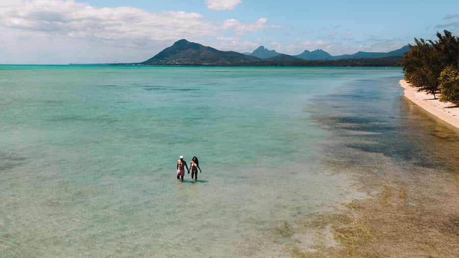 Île aux Bénitiers: Snorkeling w/Dolphins Boat Tour & Lunch - FAQ