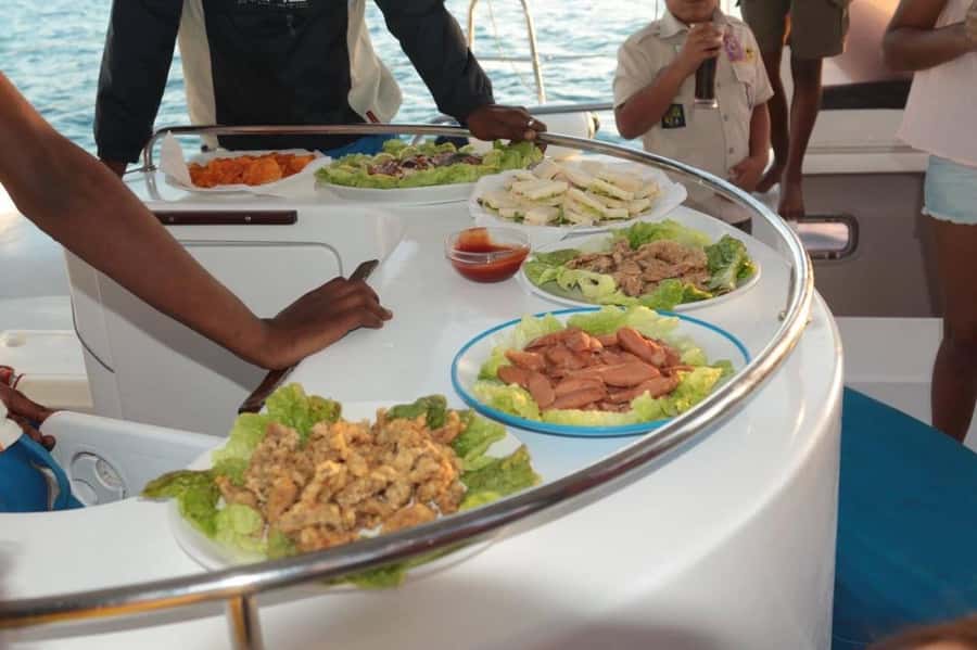 Ilot Gabriel: Catamaran Cruise & BBQ Lunch - The catamaran ride and the crew atmosphere