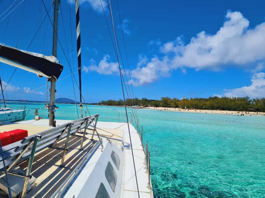 Ilot Gabriel: Catamaran Cruise & BBQ Lunch - Lunch after the island stop