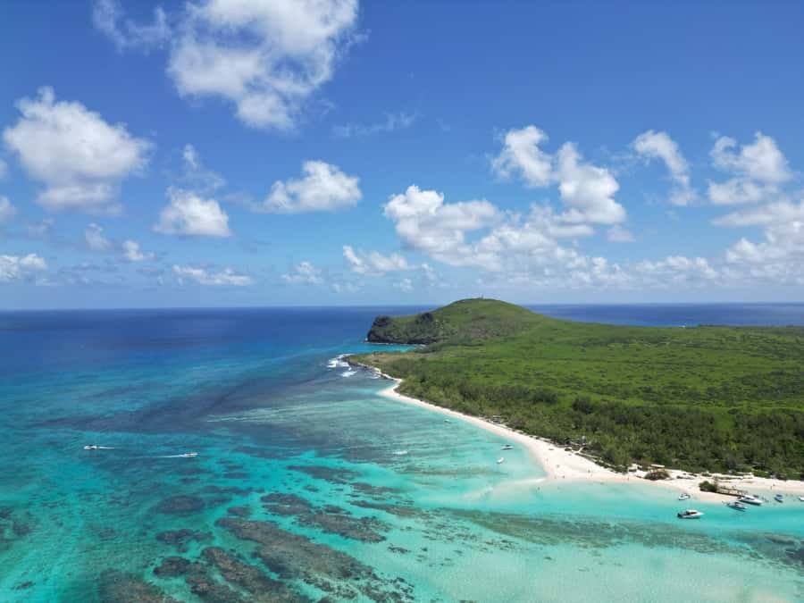 Ilot Gabriel: Catamaran Cruise & BBQ Lunch - Coin de Mire and the return route