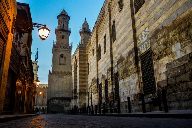 Islamic Cairo Walking Tour: Khan el Khalili, Al-Azhar Mosque - What the guides add to the experience