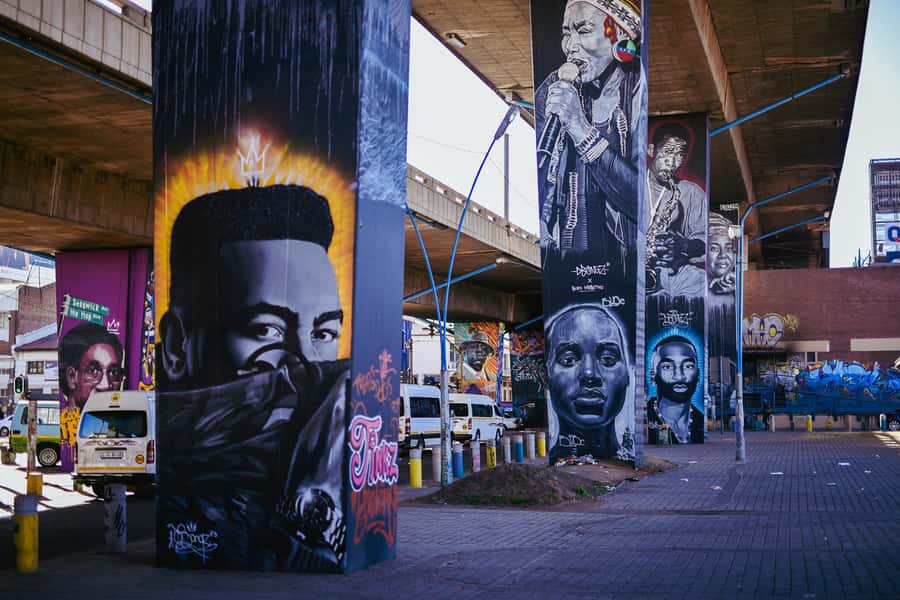 Johannesburg: City Centre Walking Tour - Guides, group size, and the feel of the walk