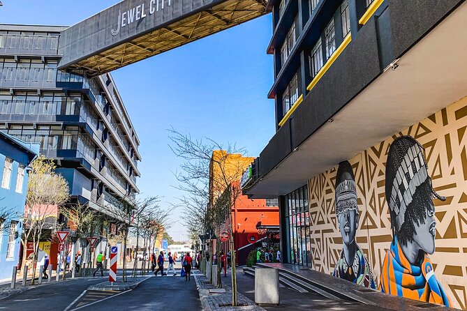Johannesburg: Maboneng Street Art & Culture Tour - Reading the walls of Maboneng