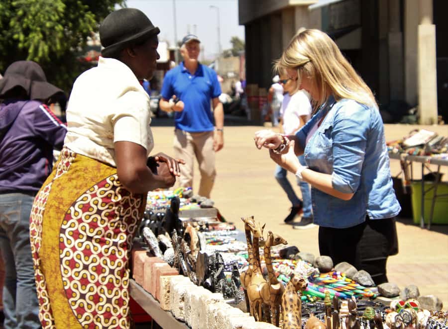 Johannesburg: Soweto Apartheid & Township Tour with Lunch - Seeing daily life in an informal settlement