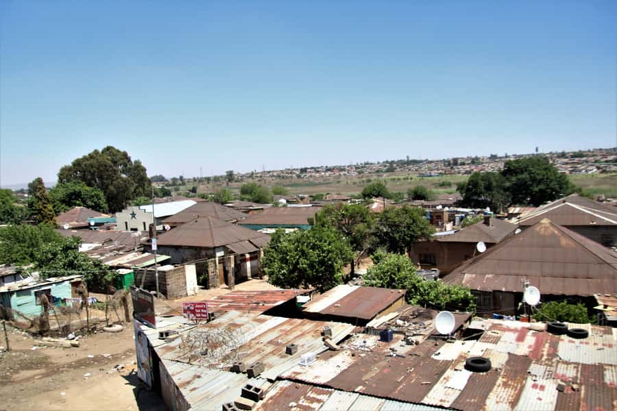 Johannesburg: Soweto Apartheid & Township Tour with Lunch - A traditional lunch at Restaurant Vilakazi