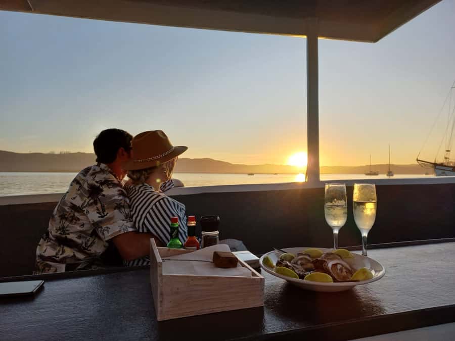 Knysna: Wine & Oyster Luxury Lounger Sunset Cruise - The guides make the difference