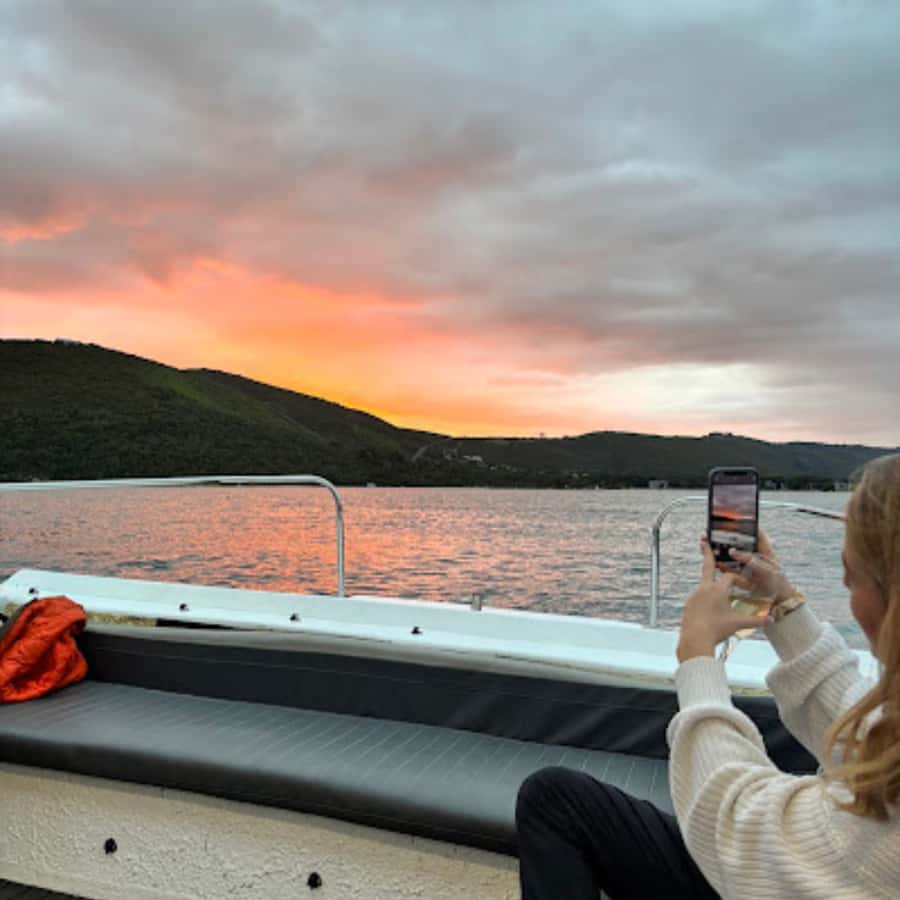 Knysna: Wine & Oyster Luxury Lounger Sunset Cruise - Oysters, white wine, and a small taste of Knysna