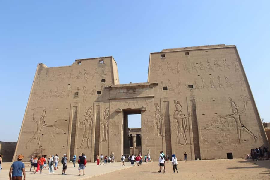 Luxor: 4 Days Nile Cruise with Guided Tours & Abu Simbel - Day 1: Valley of the Kings and Hatshepsut Temple