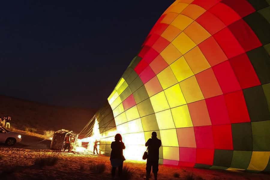 Luxor: Deluxe Sunrise Hot Air Balloon - Safety briefing, basket space, and launch