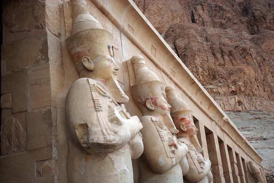 Luxor: East and West Bank Private Full-Day Tour - Luxor Temple: an atmospheric finish