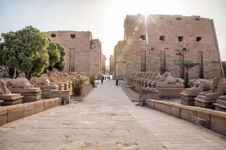 Luxor: East and West Bank Private Full-Day Tour - Guides, languages, and the value of personal attention
