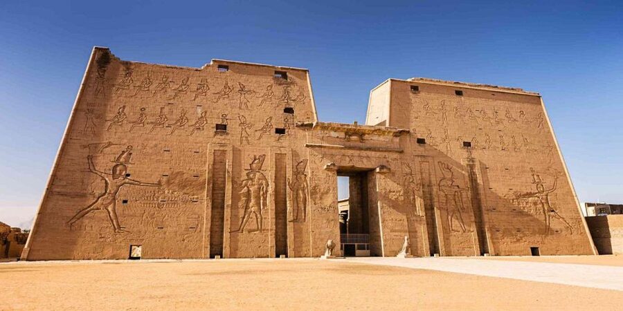 Luxor: Edfu, Kom Ombo, Abu Simbel Private Tour & Entry Fees - Abu Simbel and the four colossal figures