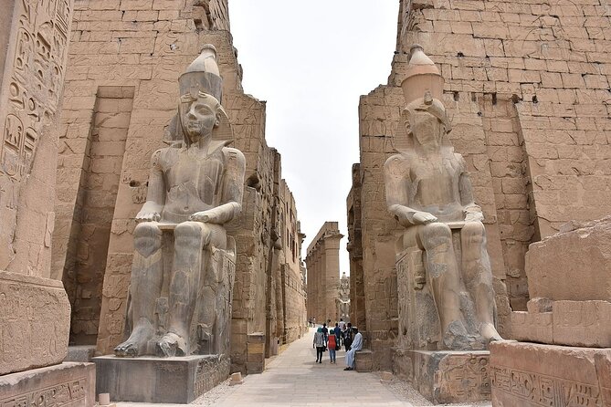 Luxor : Full Day Tour to Luxor West and East Banks & Lunch - Colossi of Memnon: a short roadside stop