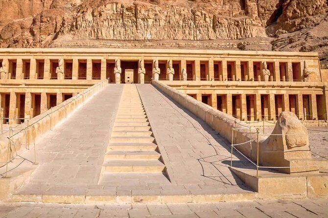 Luxor : Full Day Tour to Luxor West and East Banks & Lunch - Luxor Temple: an impressive final chapter