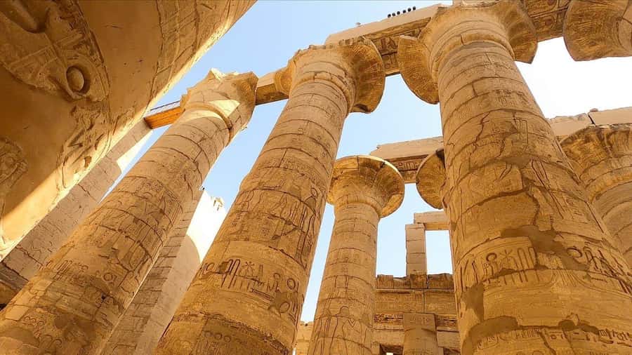 Luxor: Private East and West Banks Tour and Felucca Cruise - Lunch at a local restaurant