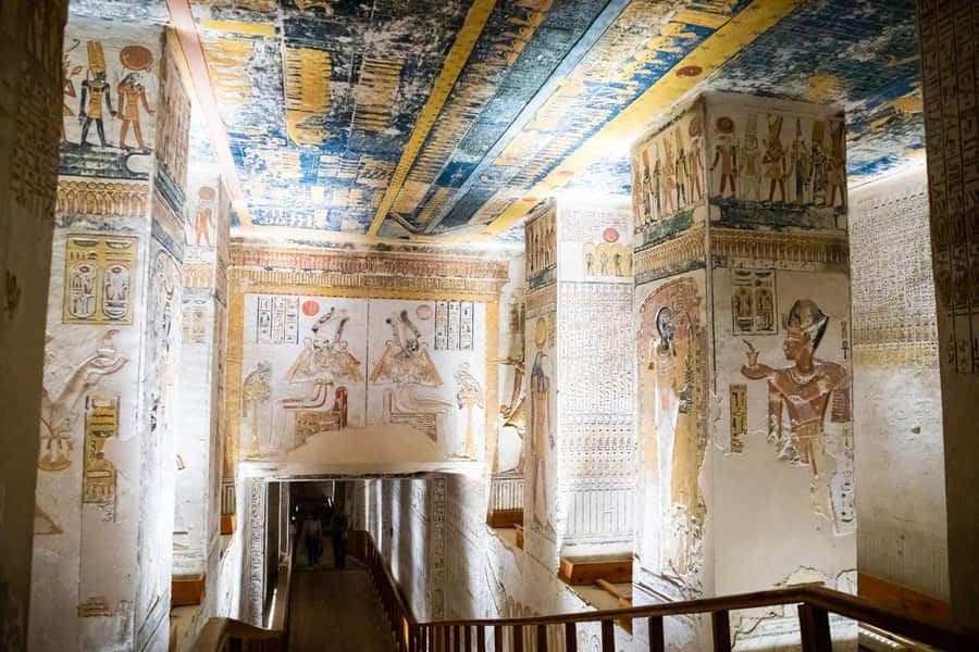 Luxor: Shared Full-Day Tour to Luxor West and East Banks - Lunch at a local restaurant