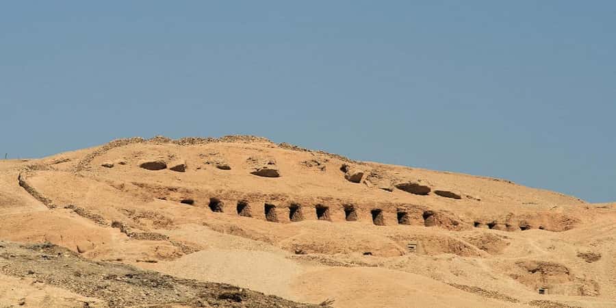 Luxor: Valley of the Kings and Queens Guided Tour with Lunch - Colossi of Memnon is the quick photo stop