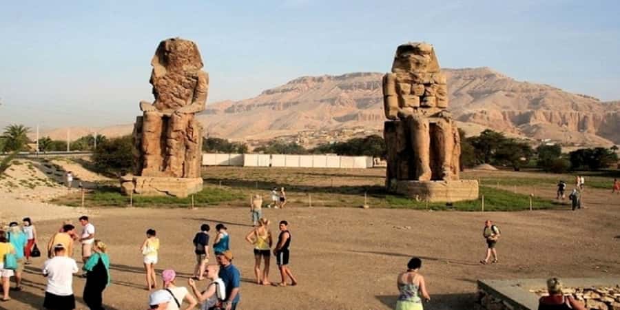 Luxor: Valley of the Kings and Queens Guided Tour with Lunch - Transport, group size, and the guide
