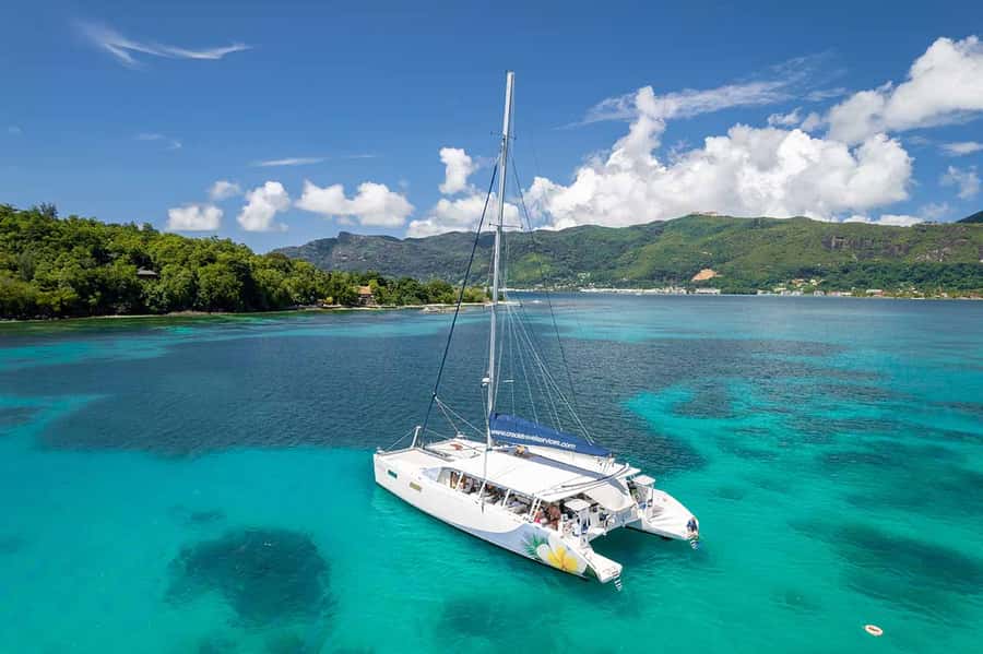 Mahé: Saint-Anne Marine Park and Moyenne Island Cruise - Saint-Anne Marine Park from the catamaran