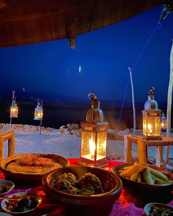 Marrakech: Agafay Desert Magic Sunset Dinner & Live Show - Arriving at Agafay before sunset