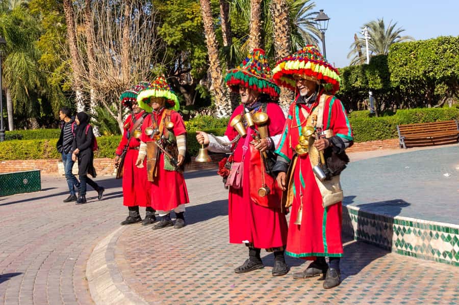Marrakech: Bahia Palace Guided Tour – Skip-the-Line Access - What the guides add to the experience
