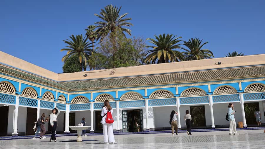 Marrakech: Bahia Palace, Saadian Tombs & Medina Guided Tour - Timing, heat, and the four-hour pace