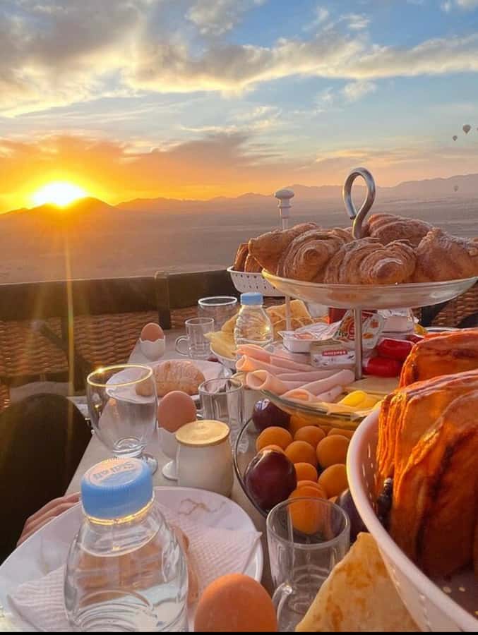Marrakech: Balloon Flight, Berber Breakfast & Certificate - Watching the balloon take shape