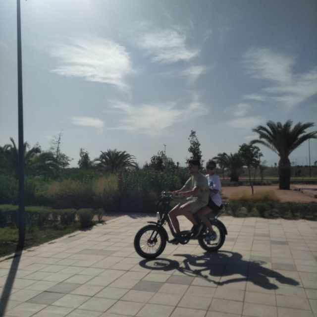 Marrakech: Bicycle Tour with a Local Guide - Languages and guide style