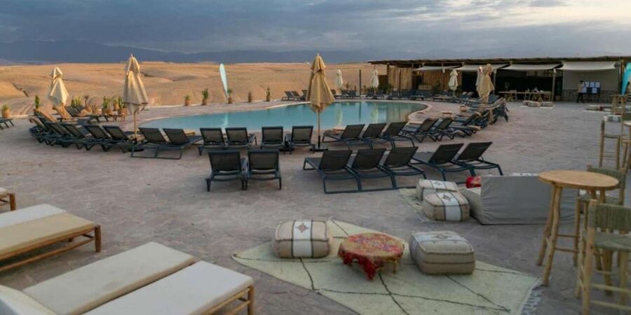 Marrakech: Day Pass in The Desert, swimming pool and lunch - Who should book this experience?