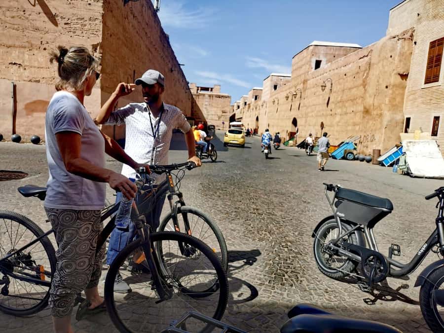 Marrakech: Guided Bike Tour with a local Guide - Menara Gardens for a slower pause