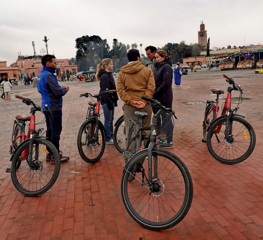 Marrakech: Guided Bike Tour with a local Guide - Returning through Gueliz