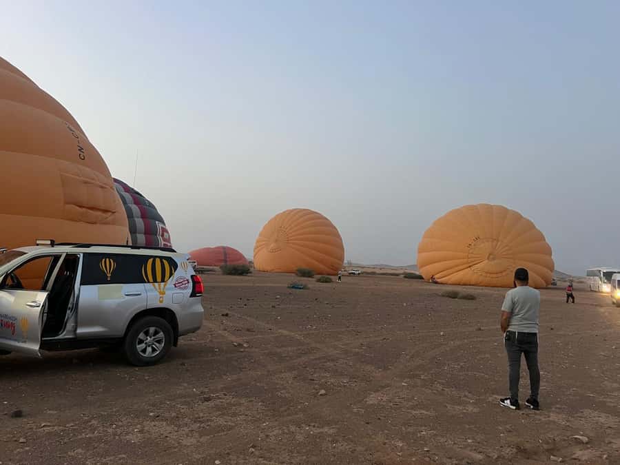 Marrakech: Hot Air Balloon Flight with Breakfast - Watching the balloon come to life