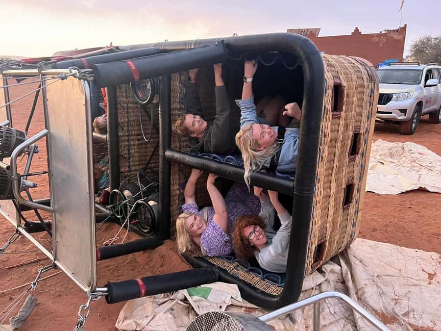 Marrakech: Hot Air Balloon Flight with Breakfast - Landing, photos, and the breakfast table
