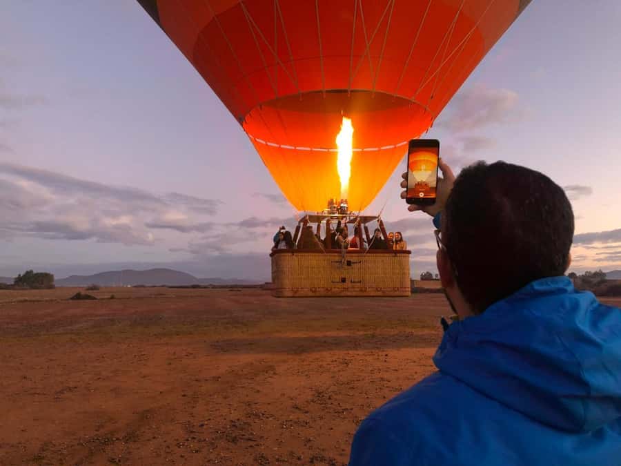 Marrakech: Hot Air Balloon Ride with Traditional Breakfast - Tea, pastries, and the balloon inflation