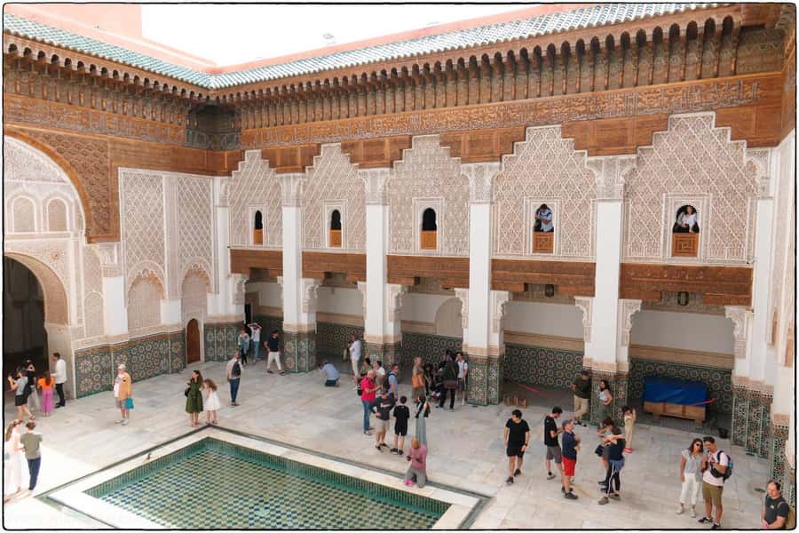 Marrakech: Monuments, Souks and Medina Guided Walking Tour - Walking the Medina without losing the thread