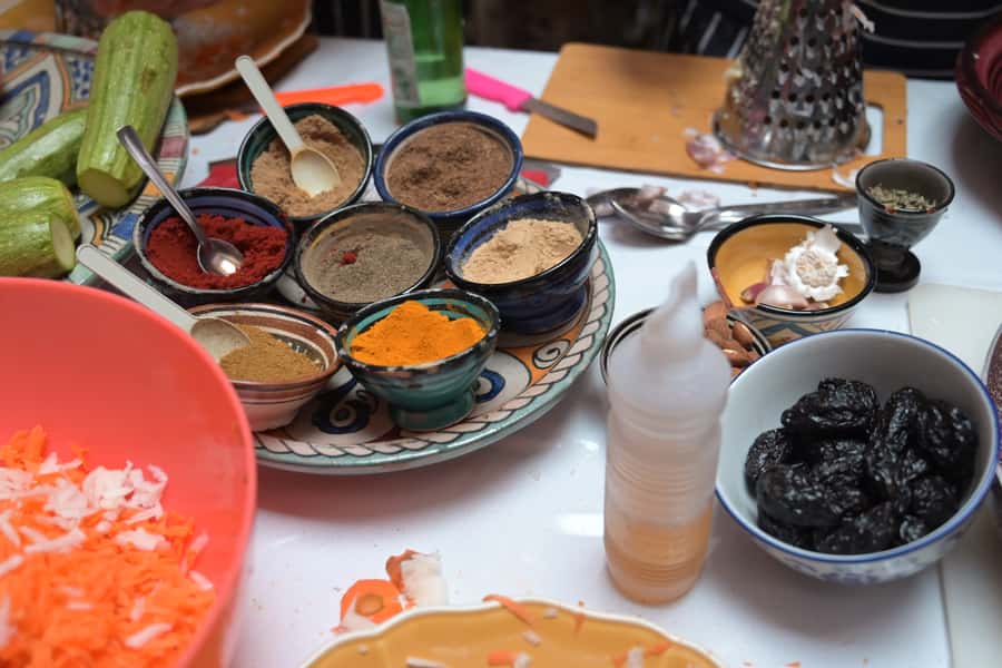 Marrakech: Moroccan Cooking Class for vegetarians and vegan - Preparing the starter, main dish, and dessert