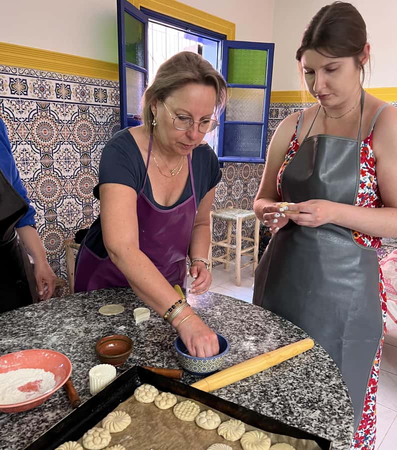 Marrakech: Moroccan Pastries and Tea Class with a Local - Learning the craft behind Moroccan pastries