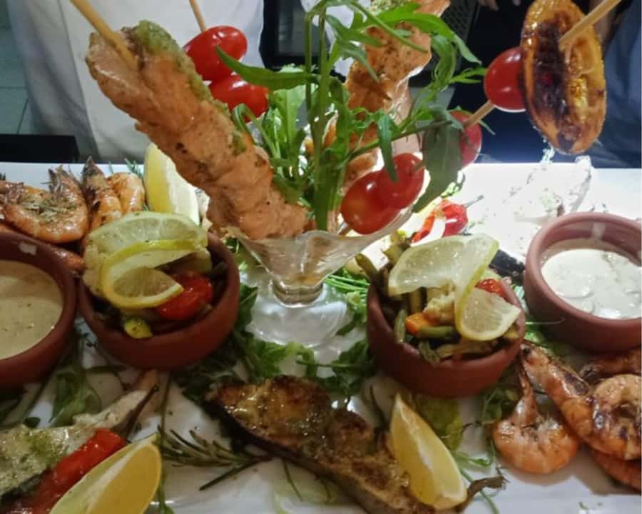 Marrakech: Restaurant Dinner Experience with Hotel Pickup - A dinner away from the Medina crowds