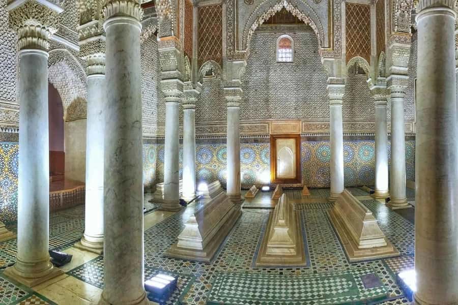 Marrakech: Saadian Tombs, Bahia Palace, Medina and Souk Tour - The Saadian Tombs, tilework and royal burial chambers