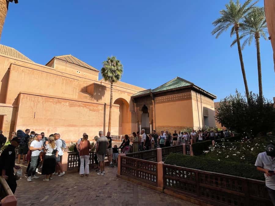 Marrakech: Saadian Tombs, Bahia Palace, Medina and Souk Tour - Walking conditions, pace and group size